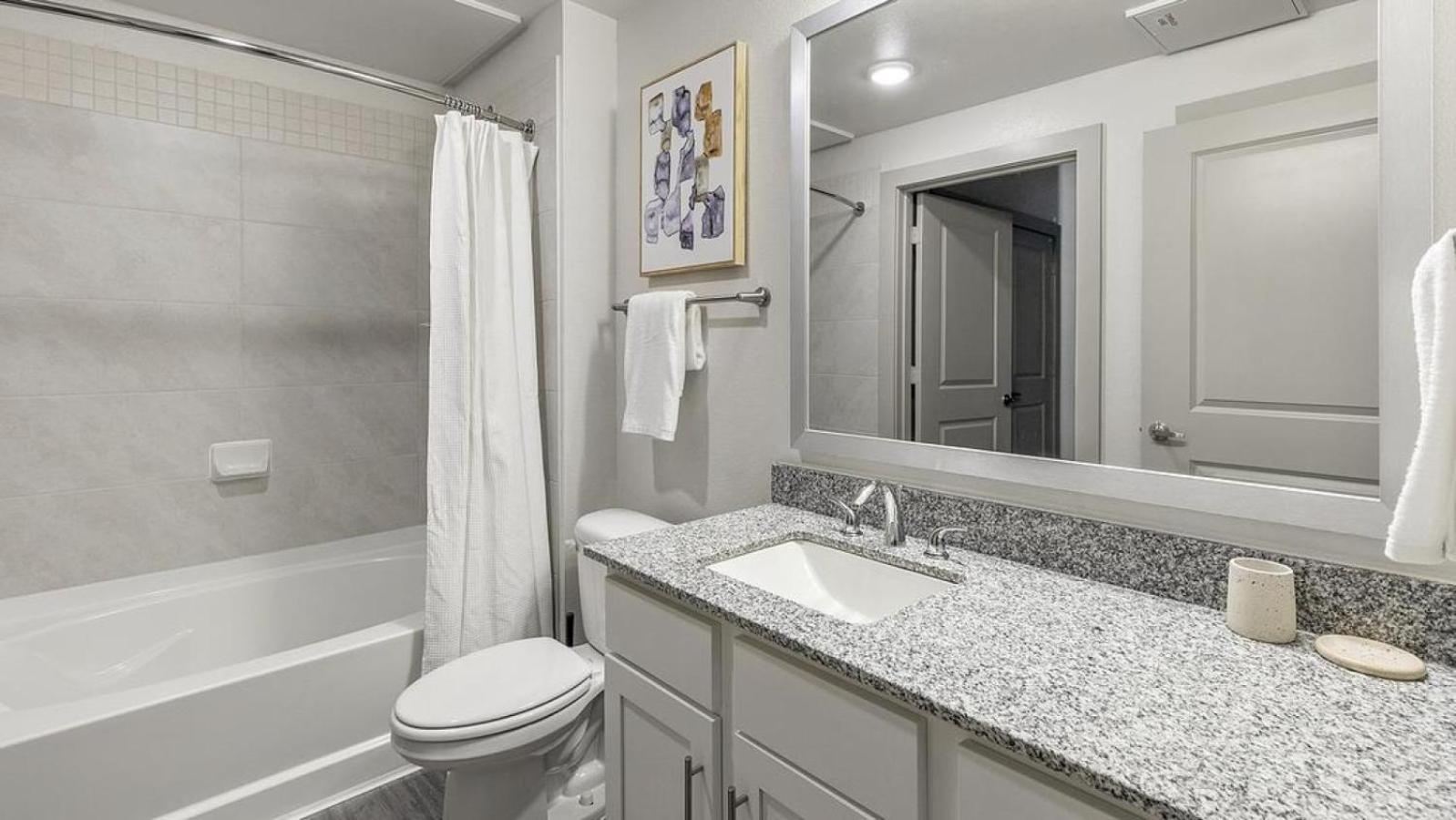 Landing At The Duvall - 1 Bedroom In Grand Prairie Exterior photo