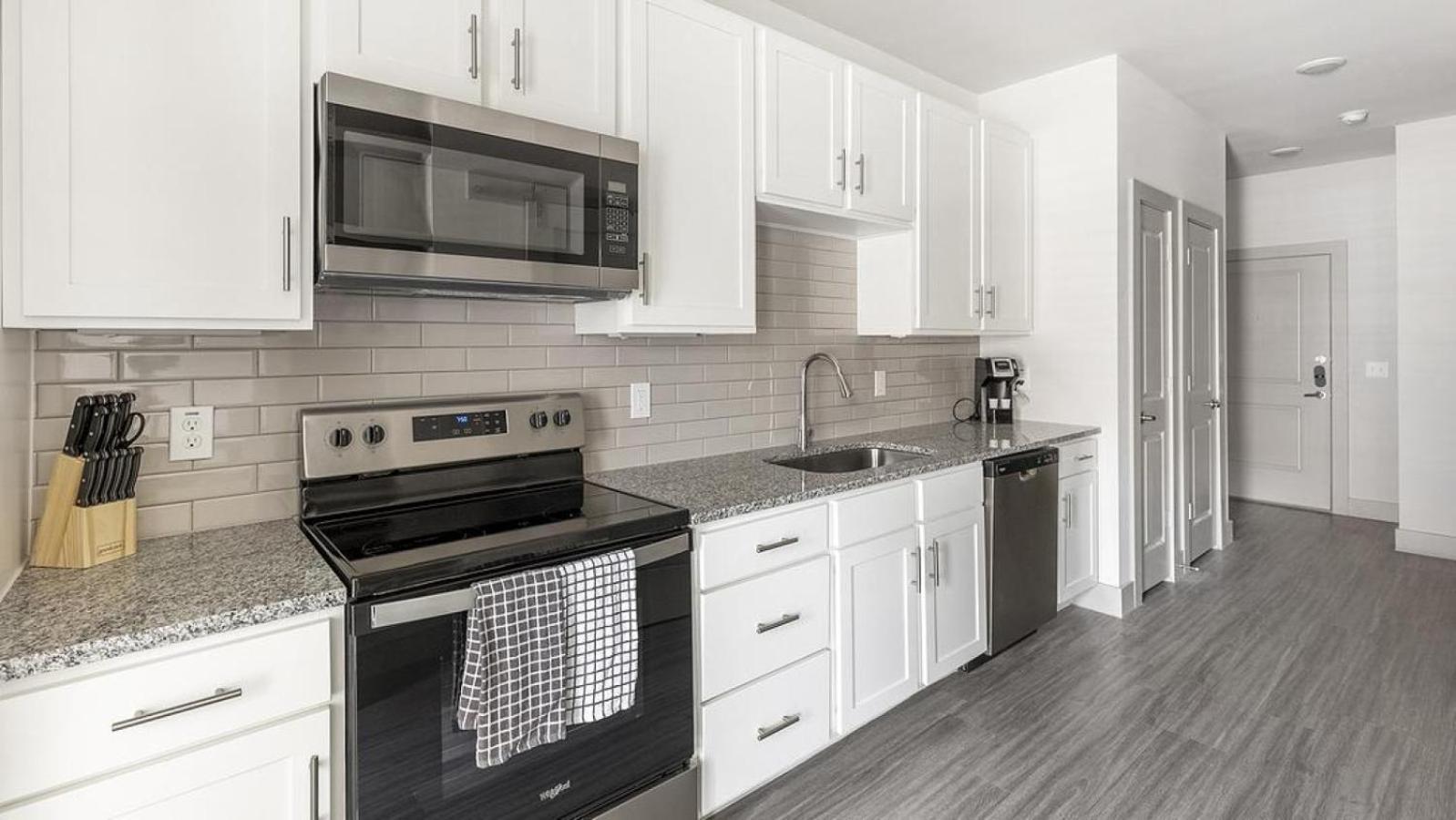 Landing At The Duvall - 1 Bedroom In Grand Prairie Exterior photo